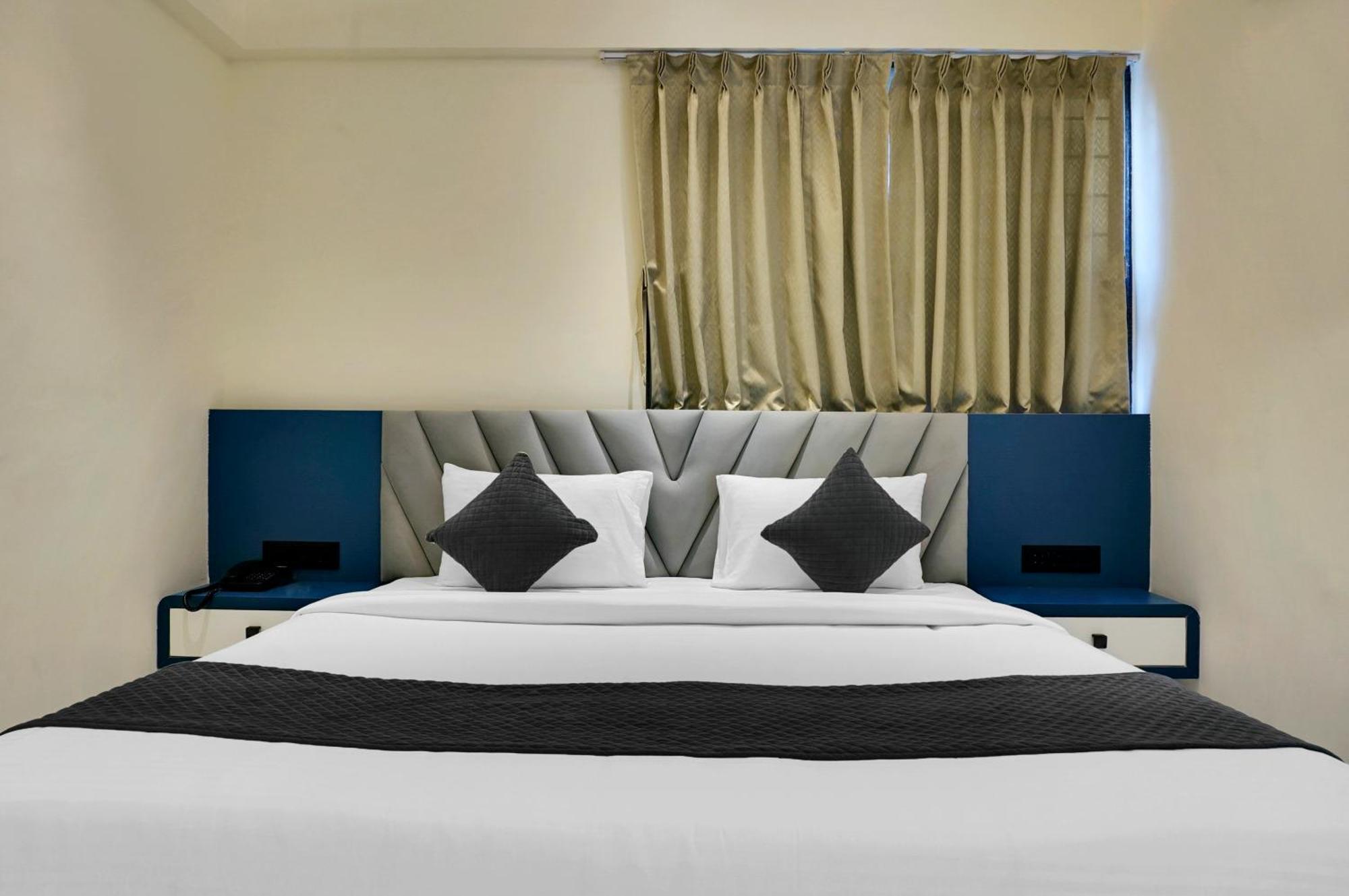Palm Suites Baner- Indian Nationals Only Πούνε Εξωτερικό φωτογραφία