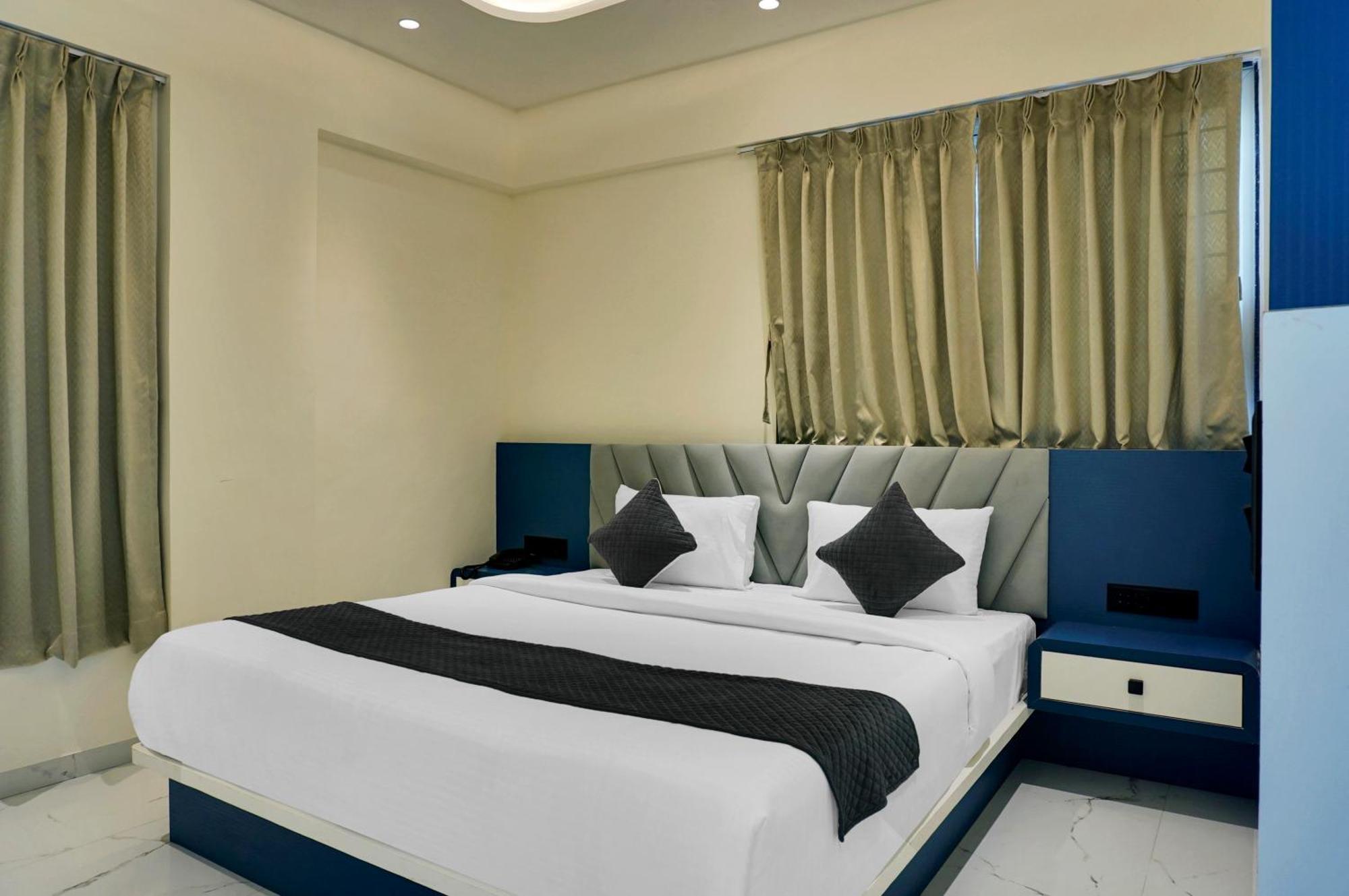 Palm Suites Baner- Indian Nationals Only Πούνε Εξωτερικό φωτογραφία