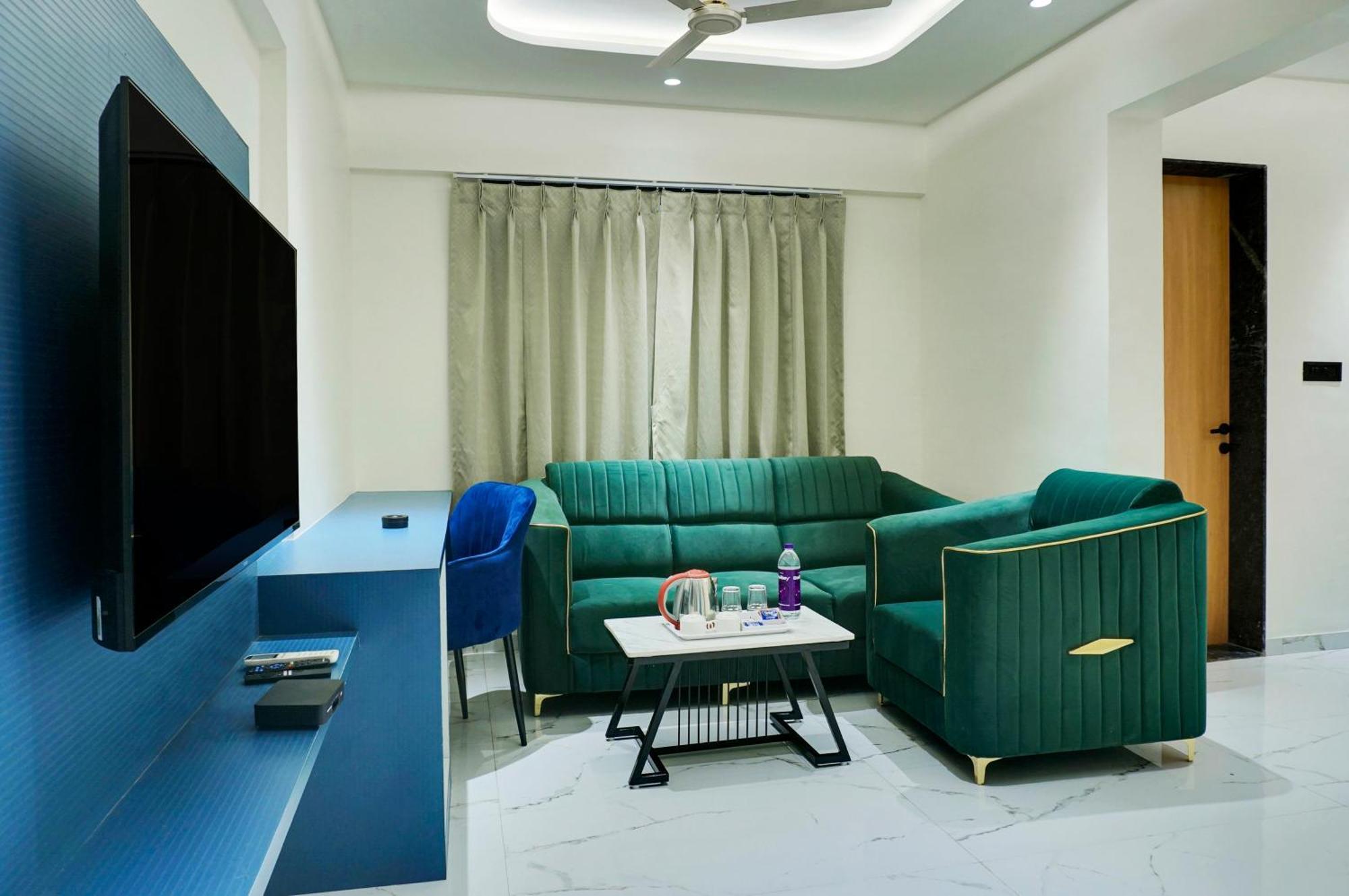 Palm Suites Baner- Indian Nationals Only Πούνε Εξωτερικό φωτογραφία