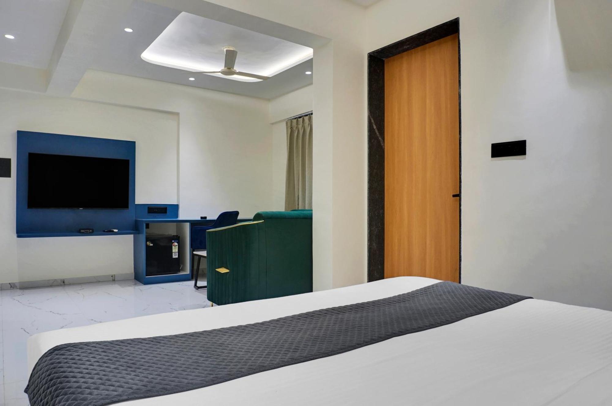 Palm Suites Baner- Indian Nationals Only Πούνε Εξωτερικό φωτογραφία